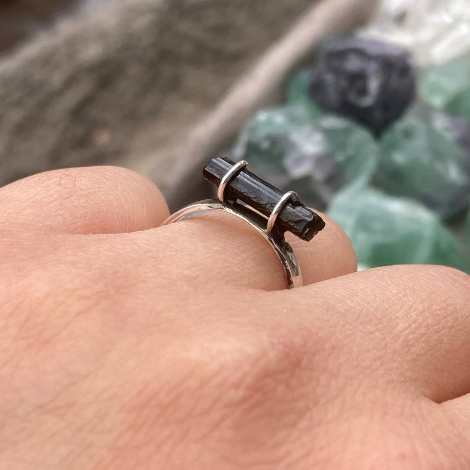 Black Tourmaline Raw Ring - Minimal Style