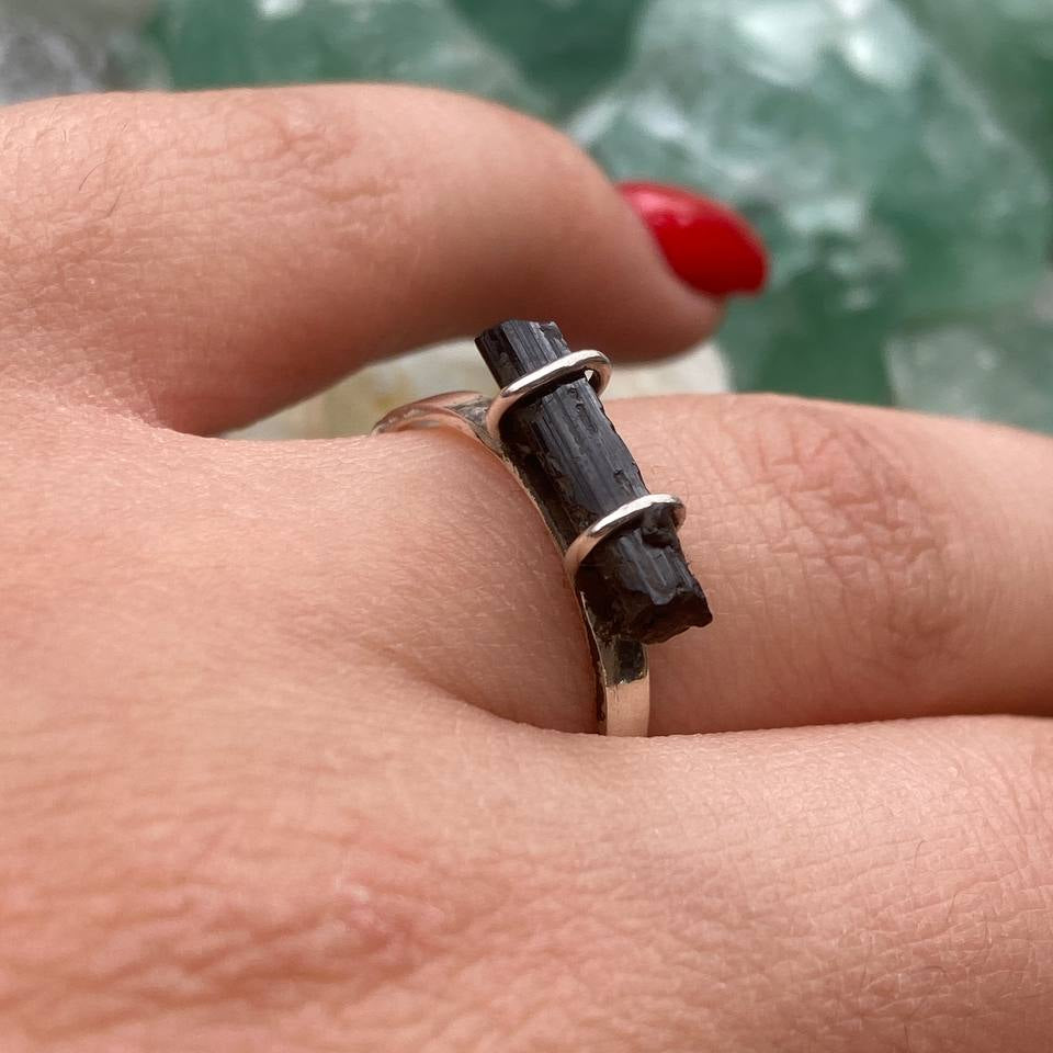 Black Tourmaline Raw Ring - Minimal Style